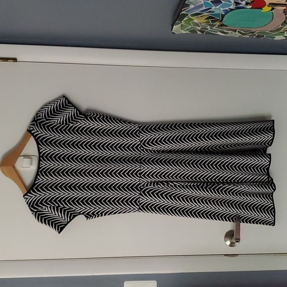 Cute black and white midi dress - Picture 2 of 2